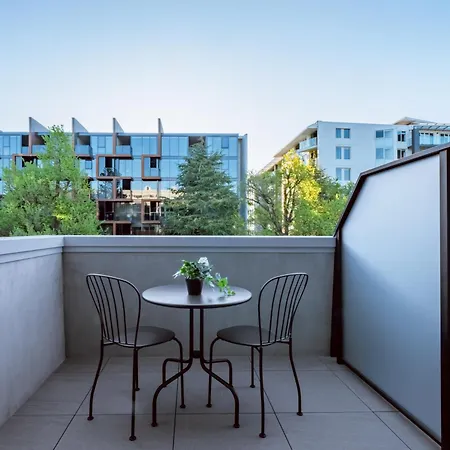 Modern Apt In Heart Of The City Canberra Exterior photo
