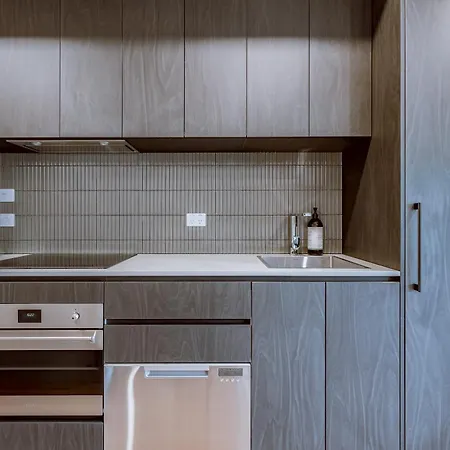 Modern Apt In Heart Of The City Canberra Exterior photo