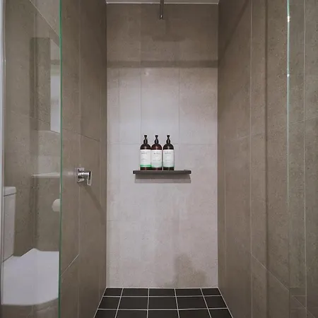Modern Apt In Heart Of The City Canberra Exterior photo