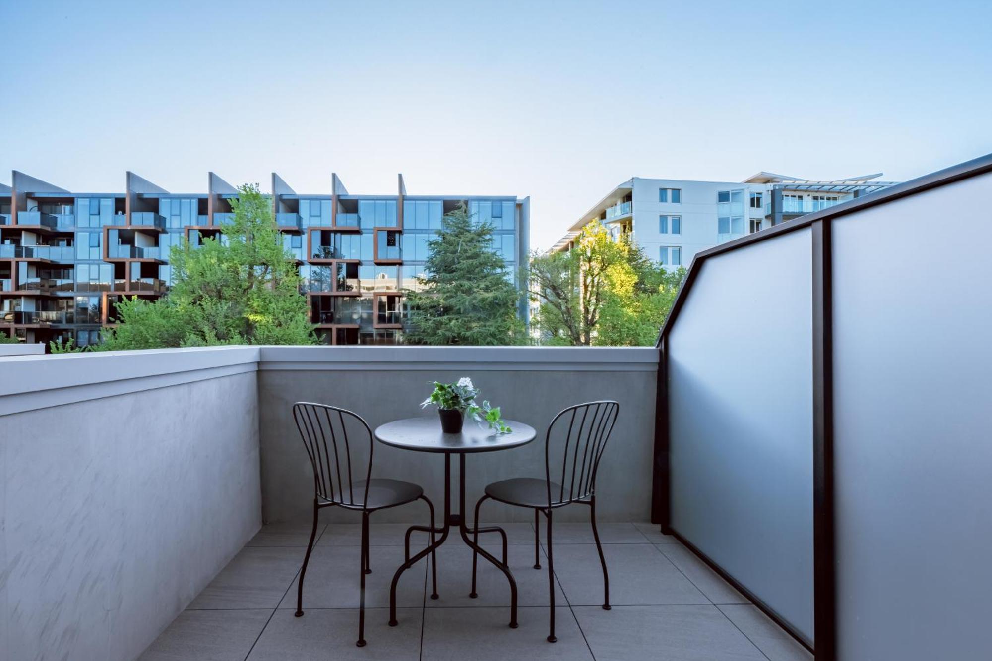 Modern In Heart Of The Canberra